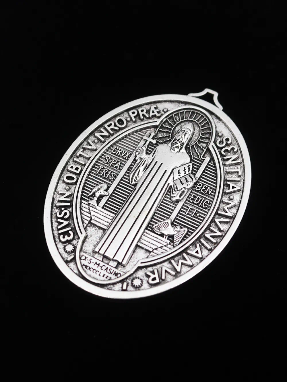 DIJE DE METAL SAN BENITO COLOR NIQUELADO