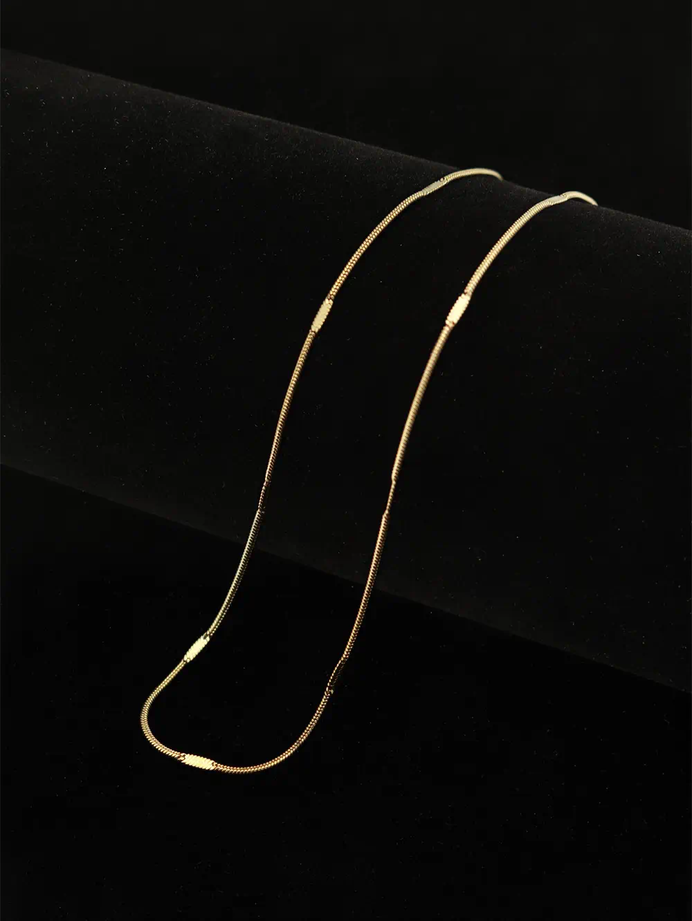 COLLAR DE ACERO DORADO MODELO SERPIENTE