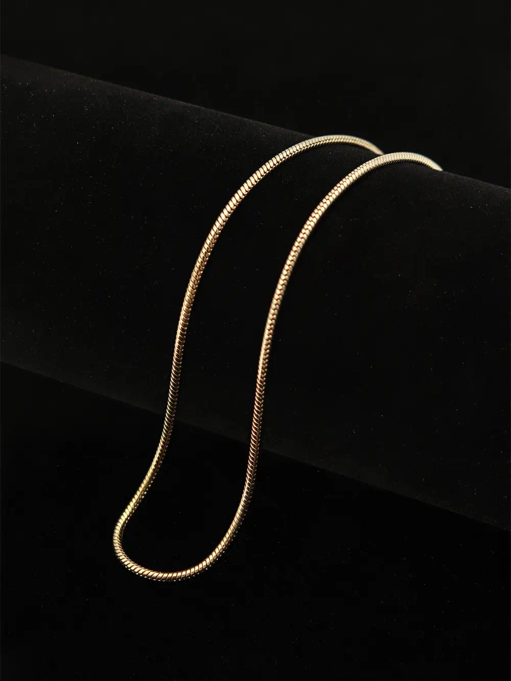 COLLAR DE ACERO DORADO MODELO SERPIENTE