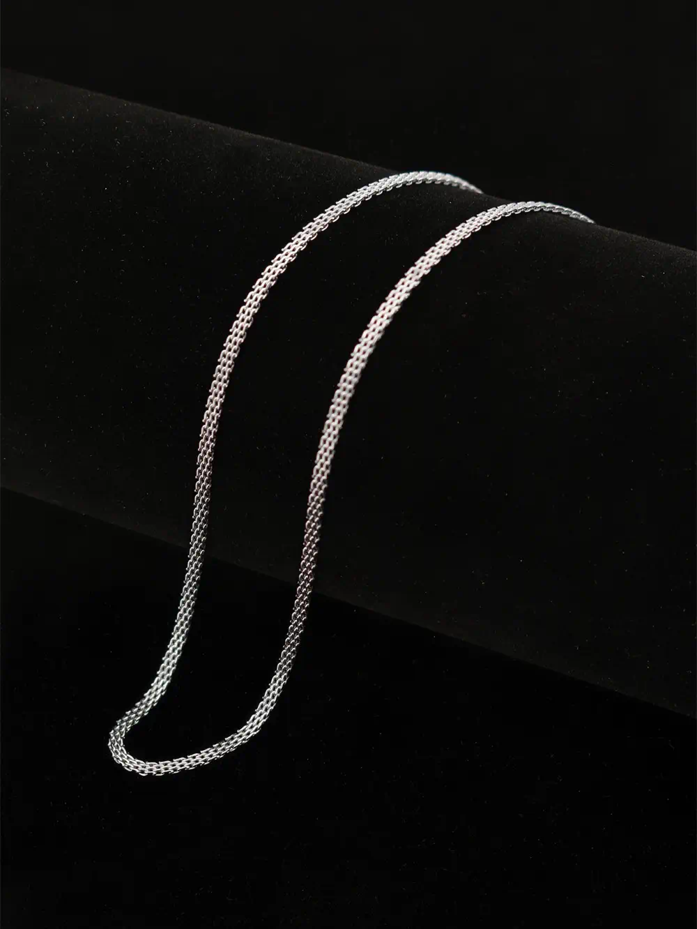 COLLAR DE ACERO PLATEADO MODELO TEJIDO CHINO
